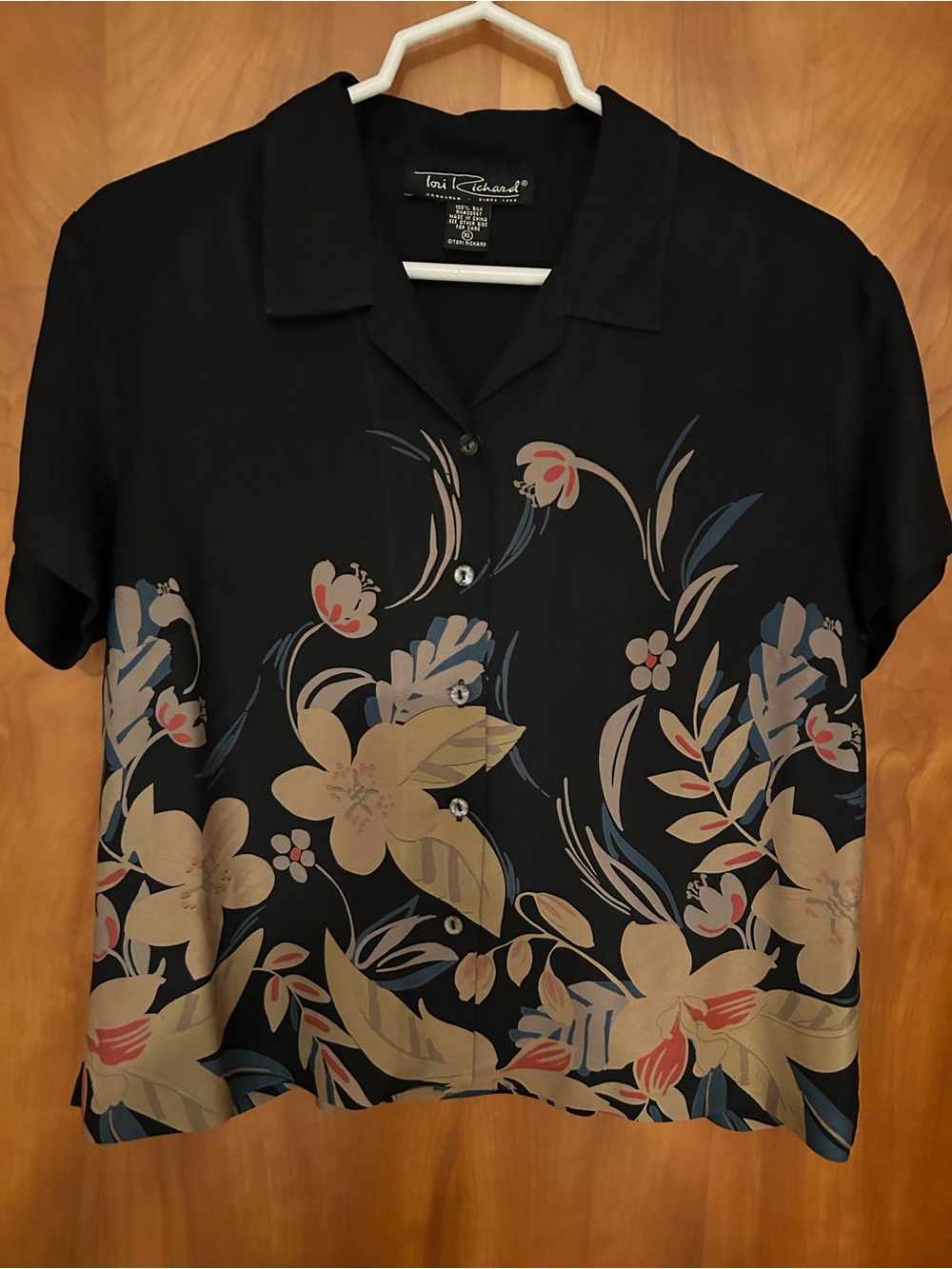 Tori Richard Black Floral Women's Short-Sleeve Button-Front Shirt